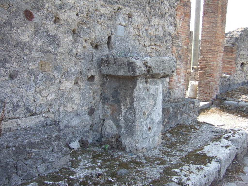 VII.7.21/22 Pompeii. Street Altar as painted by Mazois. According to Mau two pilasters supported an aedicula in which an eagle was seen.
This indicated that the shrine was dedicated to Jupiter. Above the altar was a stucco relief representing a sacrifice. Fiorelli described it as Ara Iovis with a Genius sacrificing, with two Lares and underneath a table and serpents.
See Mau, A., 1907, translated by Kelsey F. W. Pompeii: Its Life and Art. New York: Macmillan. (p. 235).
See Pappalardo, U., 2001. La Descrizione di Pompei per Giuseppe Fiorelli (1875). Napoli: Massa Editore. (p.100)