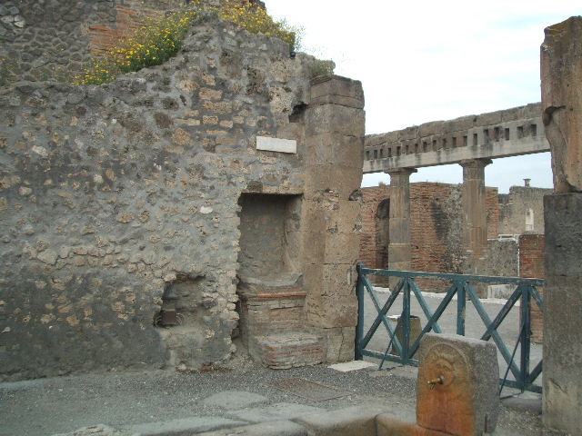Outside VIII.2.11, Pompeii. Fountain and street altar in Via delle Scuole