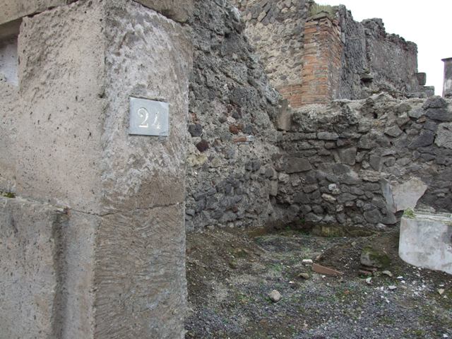 VIII.4.24 Pompeii. Street altar. December 2006. South and west walls.
