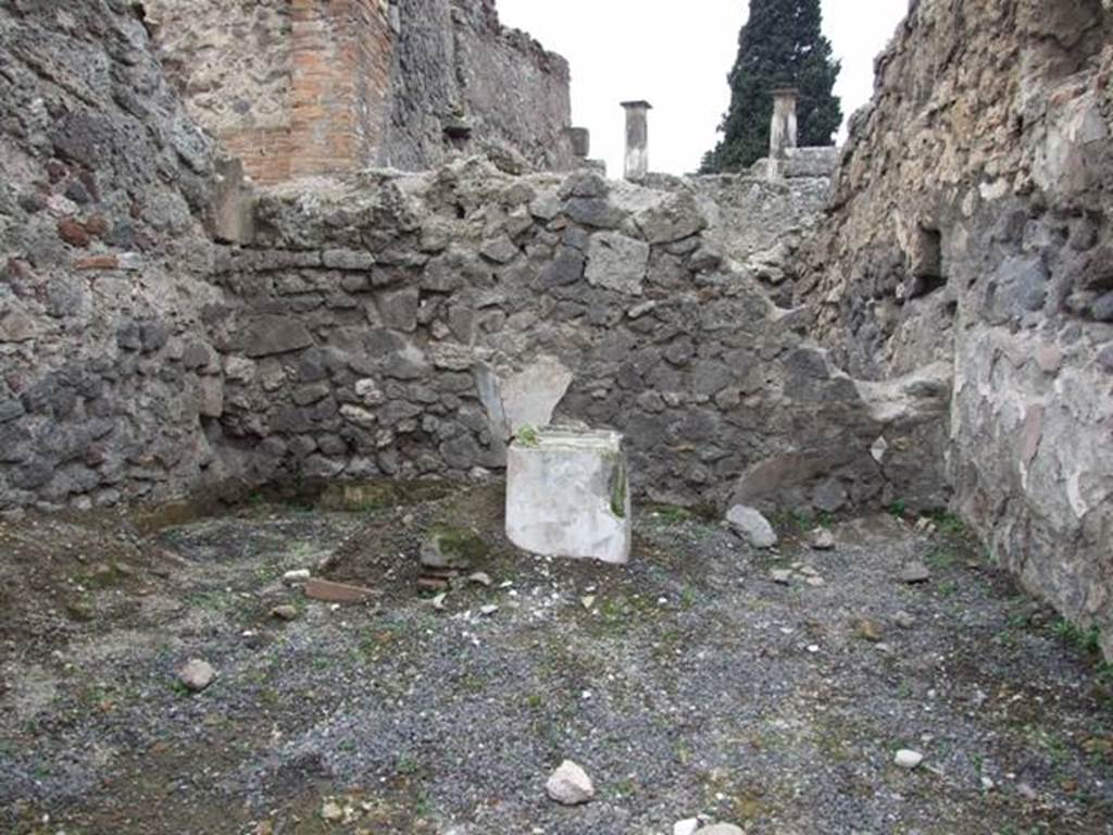 VIII.4.24 Pompeii. Street altar. December 2007. West wall and altar.