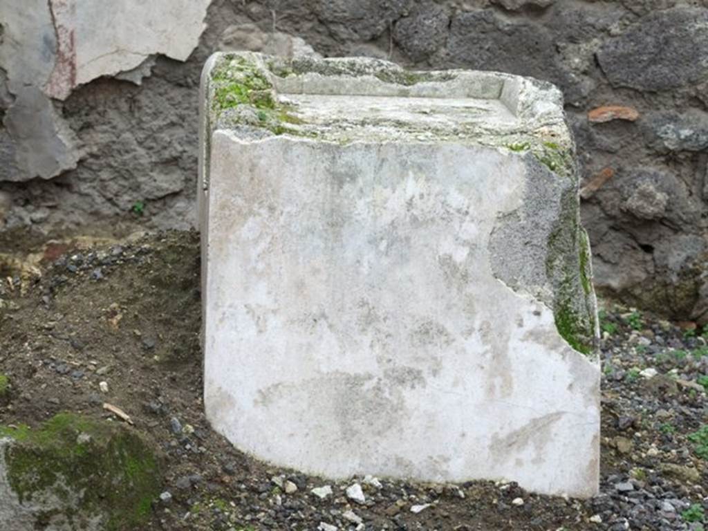 VIII.4.24 Pompeii. Street altar. December 2007. Altar.