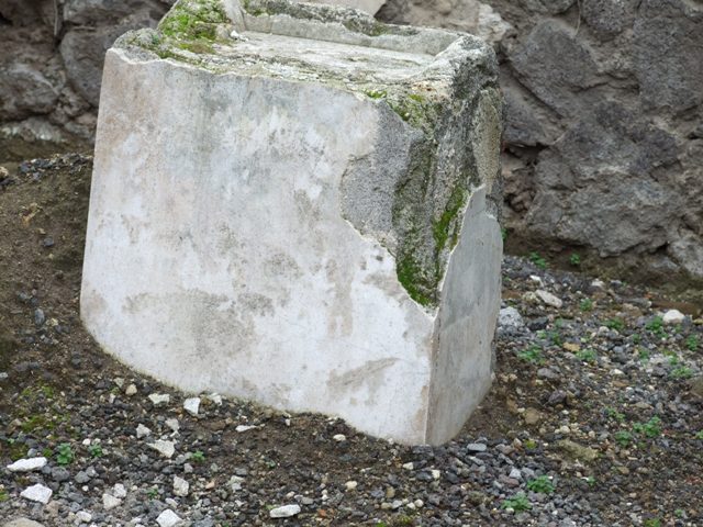 VIII.4.24 Pompeii. December 2007. Threshold or sill.