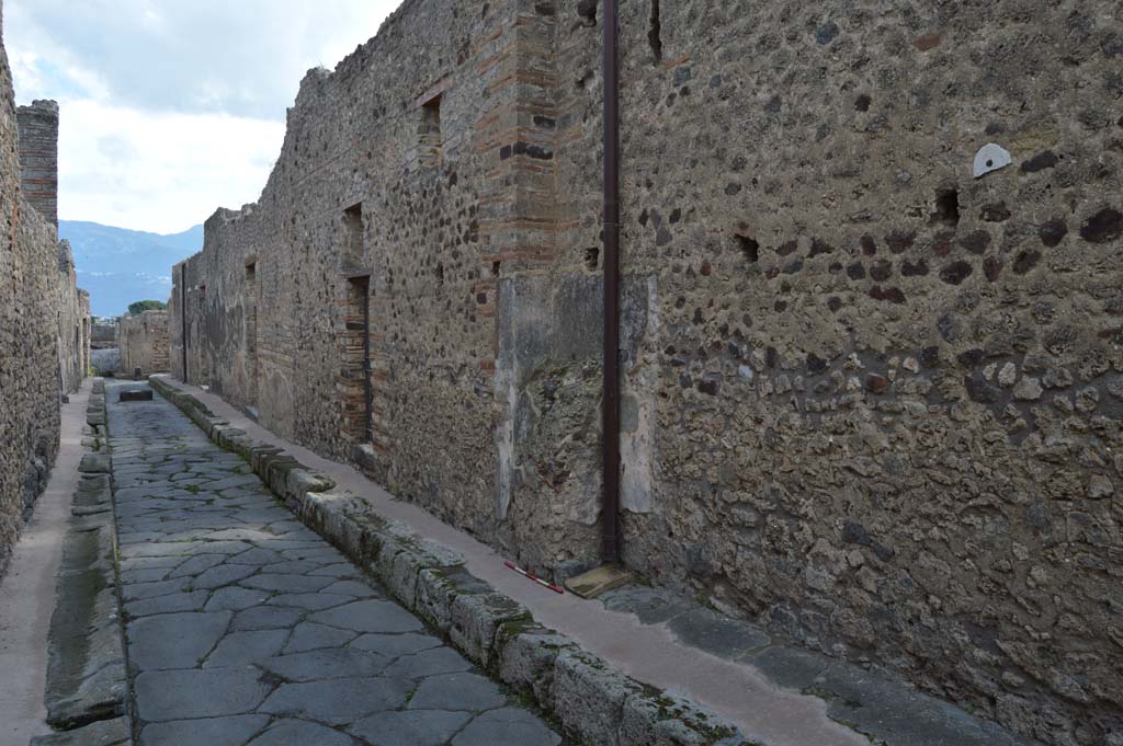 IX.2.19 Pompeii. October 2018. Location of street painting or shrine, looking south along west wall on Vicolo di Tesmo.
Foto Taylor Lauritsen, ERC Grant 681269 D�COR.
