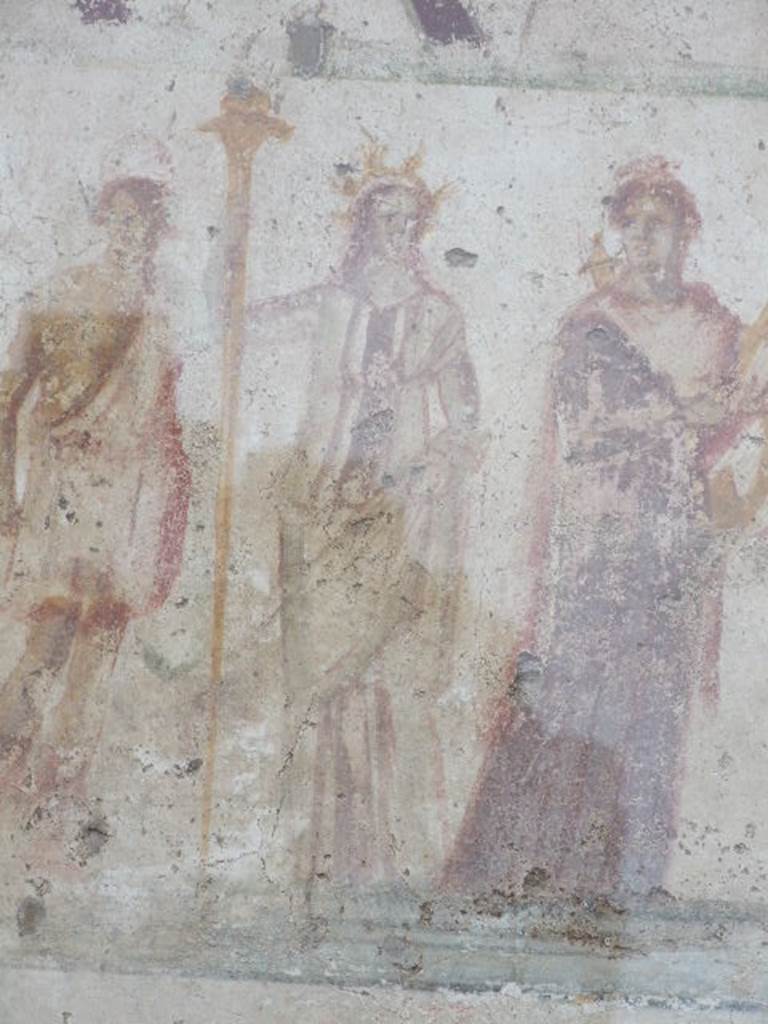 Detail of Ceres outside IX.11.1. December 2006. Ceres: With crown of corn, wearing white Chiton with red stripes, white hip mantle, with right hand on a torch or flare. See Lararien und Fassadenbilder in den Vesuvstadten by Thomas Frohlich, F66, page 335-337.