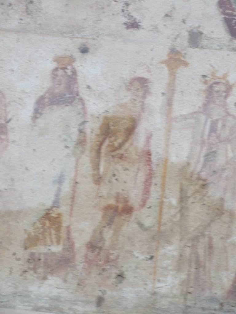 Detail of Vulcanus outside IX.11.1. December 2006. Vulcanus: Wearing a red Exomis tied at the shoulder, Chlamys or cloak, high boots and Pileus or cap. See Lararien und Fassadenbilder in den Vesuvstadten by Thomas Frohlich, F66, page 335-337.