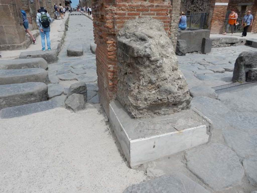 Arch of Marcus Holconius Rufus. May 2017. North-east pillar with remains of another statue base. Looking east along Via dell�Abbondanza from junction with Via Stabiana. Photo courtesy of Buzz Ferebee.

