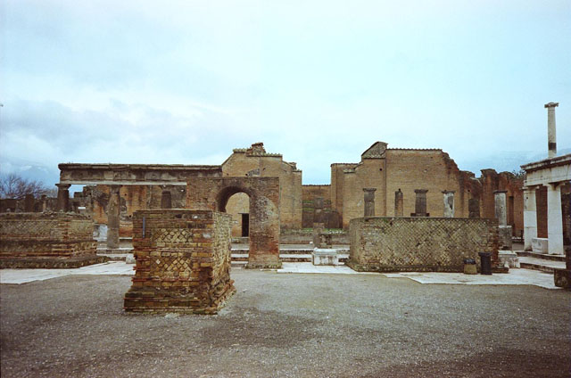 Arched monument at south end of Forum. 1915. Photo courtesy of Rick Bauer.