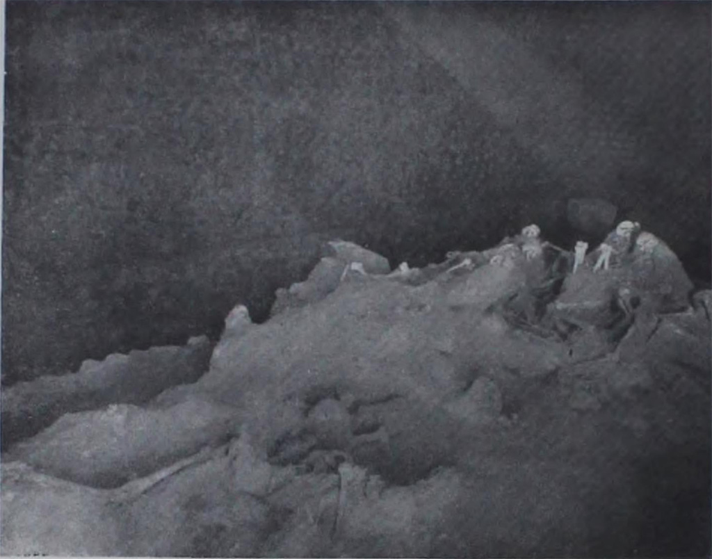 Group of 18 victims found inside the latrine of the Palaestra.
See Notizie degli Scavi di Antichità, 1939 p. 222 fig.33.
It does not appear that the body cast was displayed after its discovery.
It was in fact found, during the census for GPP 34, under a modern wooden deck placed as the floor of the latrine of the Palaestra Grande.
It has certainly been moved from its original position.
See Osanna, N., Capurso, A., e Masseroli, S. M., 2021. I Calchi di Pompei da Giuseppe Fiorelli ad oggi: Studi e Ricerche del PAP 46, p. 388 Calco n. 29.