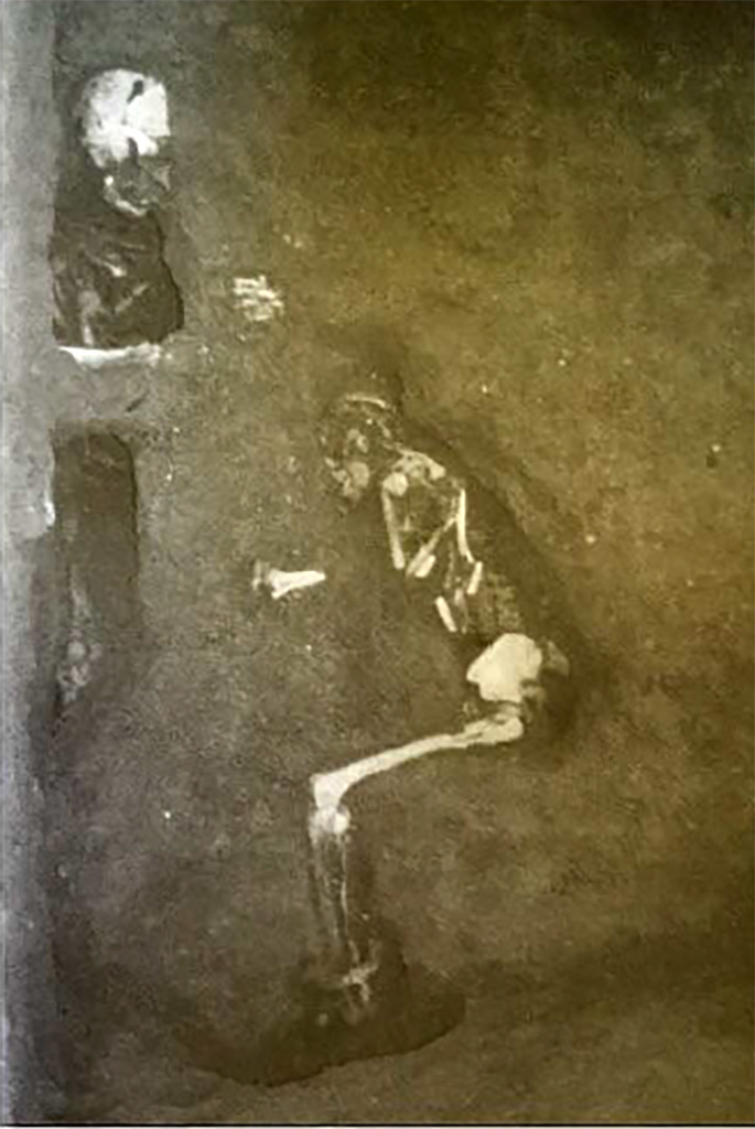 Victim 80 right, and victim 81, left, before the cast was finalised.
The casting method used here differed from that of Fiorelli. The upper part of the cavity was excavated exposing the skeleton before the plaster was cast, giving a partial cast of the body resting on the soil beneath but not the upper part.
The cast is also poorly defined, particularly at the face and left foot, illegible.