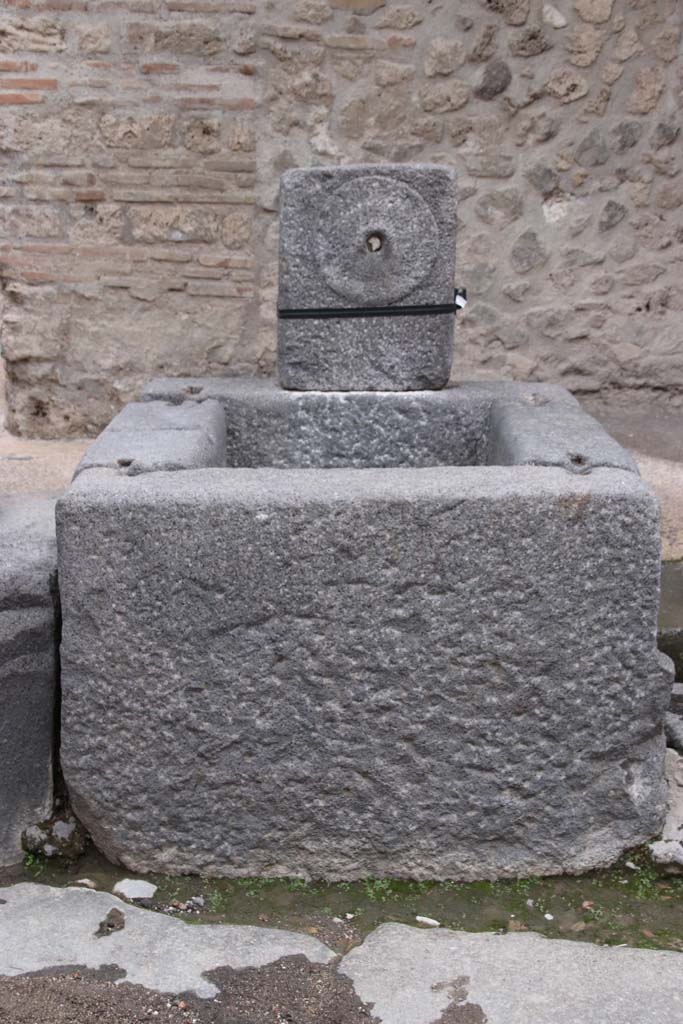 Fountain at I.10.1, Pompeii, on south side of Vicolo del Menandro. October 2020.
Photo courtesy of Klaus Heese.