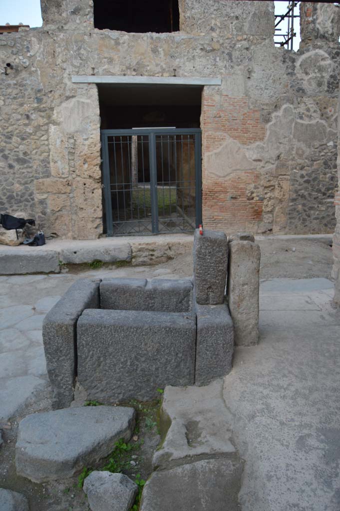 Fountain at I.10.1 Pompeii. October 2017. West side of fountain.
Foto Taylor Lauritsen, ERC Grant 681269 DÉCOR.