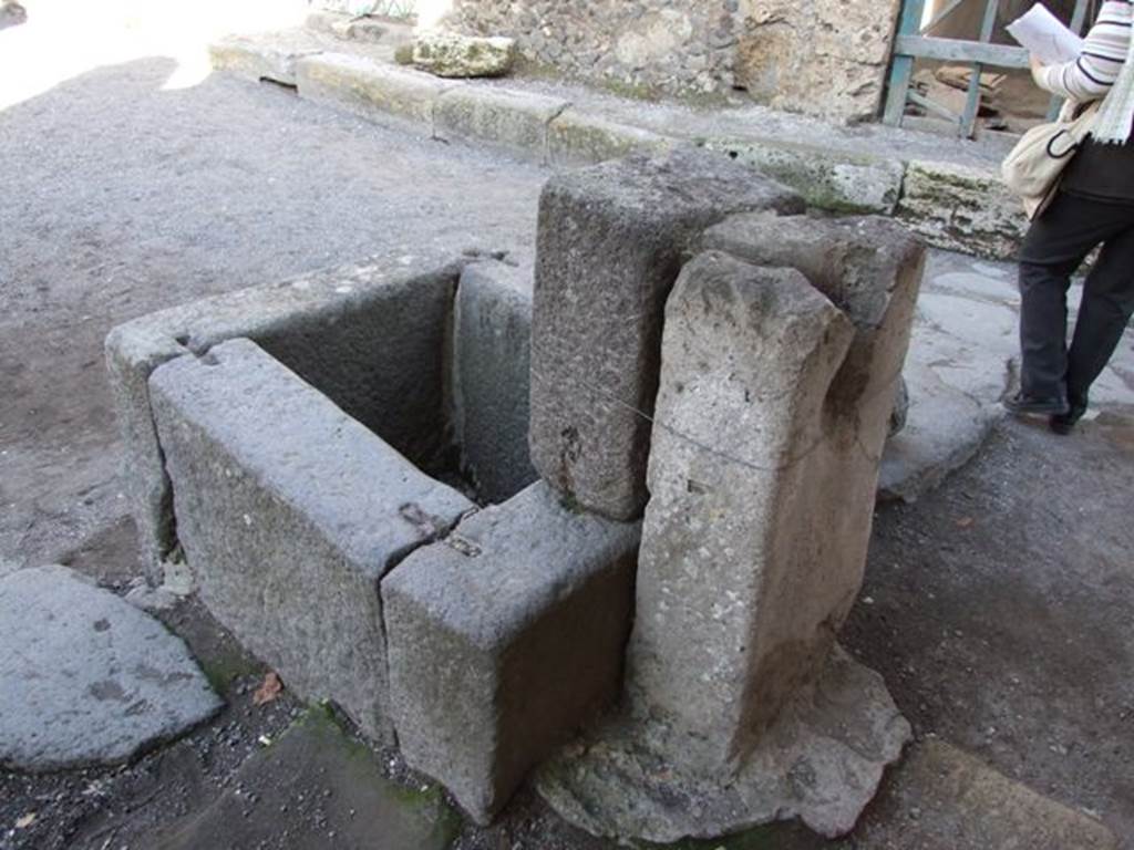 Fountain at I.10.1 Pompeii. December 2007. Looking north-east across rear of fountain.