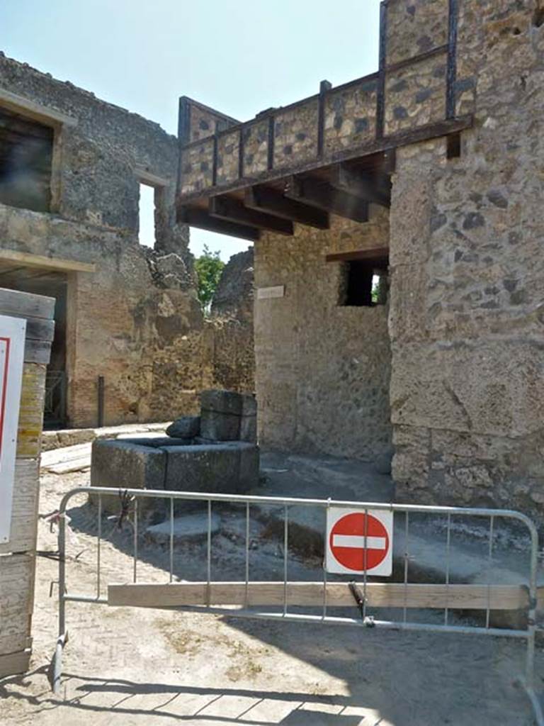 Fountain at I.10.1, Pompeii. July 2012. Looking south-east towards Vicolo di Paquius Proculus. Photo courtesy of Michael Binns.
