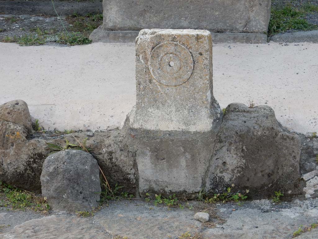 V.1.3 Pompeii. June 2019. Looking north at fountain between V.1.3 and V.1.4. with relief of �patera� or plate.
Photo courtesy of Buzz Ferebee.
