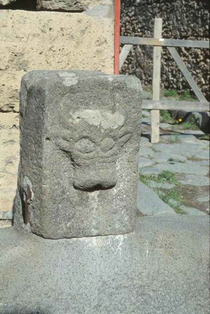 VI.13.7 Pompeii. October 1992. Fountain in roadway.
Photo by Louis M�ric courtesy of Jean-Jacques M�ric.


