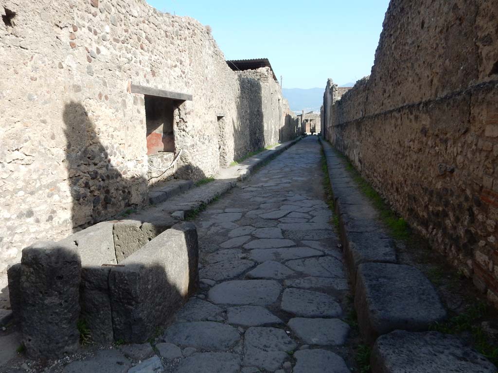 Fountain outside VI.13.17, Pompeii. June 2019. Fountain basin with pillar at rear.
Looking south on Vicolo del Labirinto. Photo courtesy of Buzz Ferebee.