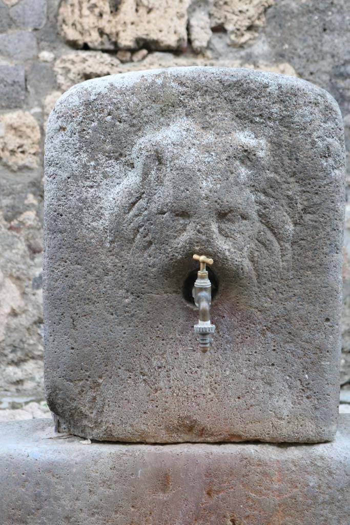 Fountain outside VI.16.28 on Vicolo dei Vettii. December 2018.
Looking east. Photo courtesy of Aude Durand.