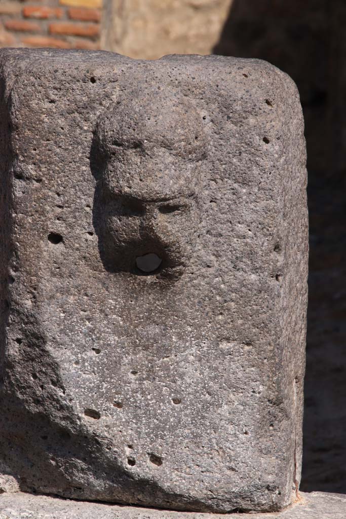 Fountain outside VII.14.13 and VII.14.14 on north side of Via dell�Abbondanza. September 2019. 
Head with helmet, possibly a relief of Minerva.  Photo courtesy of Klaus Heese.
