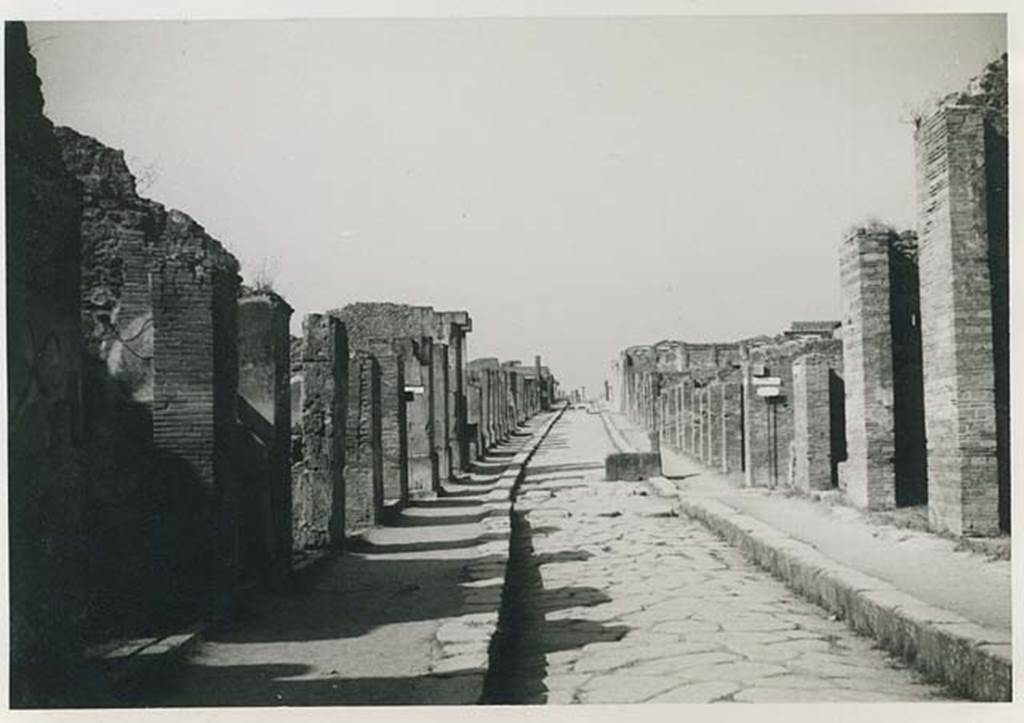 Fountain outside VII.14.13 and VII.14.14 on Via dell� Abbondanza. 1956. Looking west between VIII.4 and VII.1. Photo courtesy of Rick Bauer.