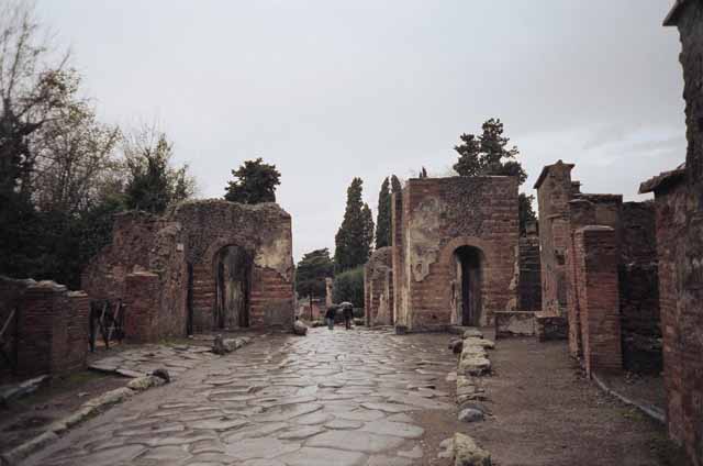 Walls at Pompeii Porta Ercolano or Herculaneum Gate. May 2010. East side. Masons marks? Photo courtesy of Rick Bauer.