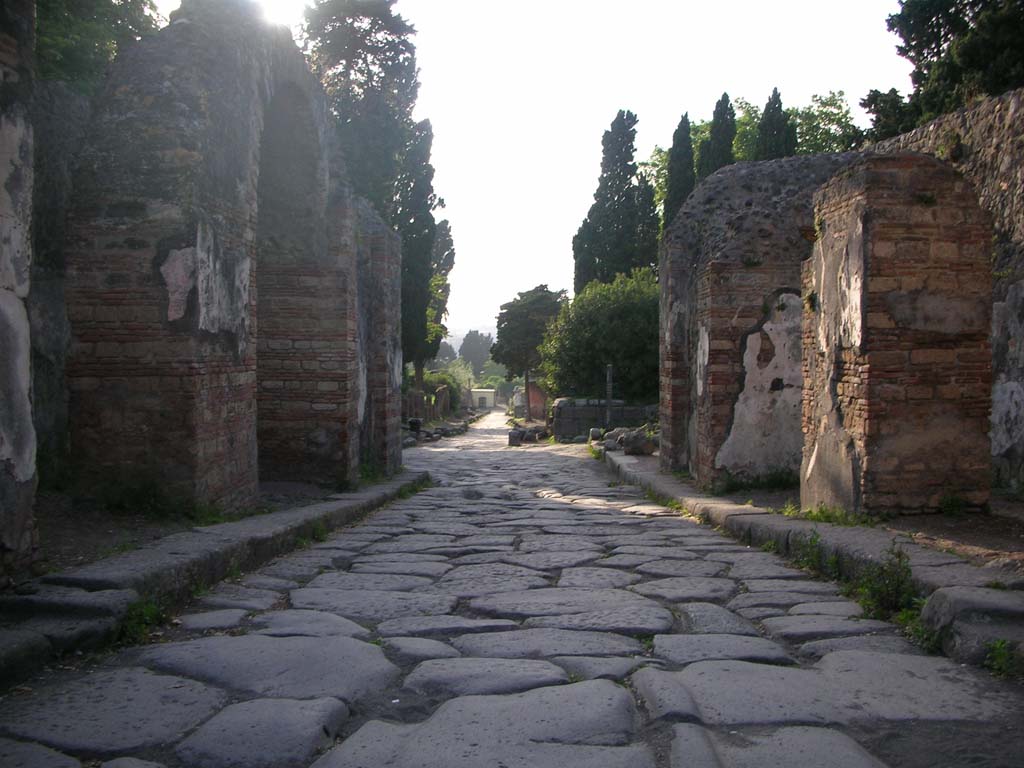 Pompeii Porta Ercolano or Herculaneum Gate. December 2004. Looking north from inside the city.