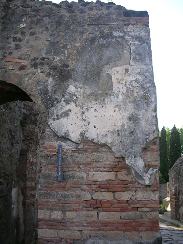 Pompeii Porta Ercolano or Herculaneum Gate. May 2006. Looking south through east side.