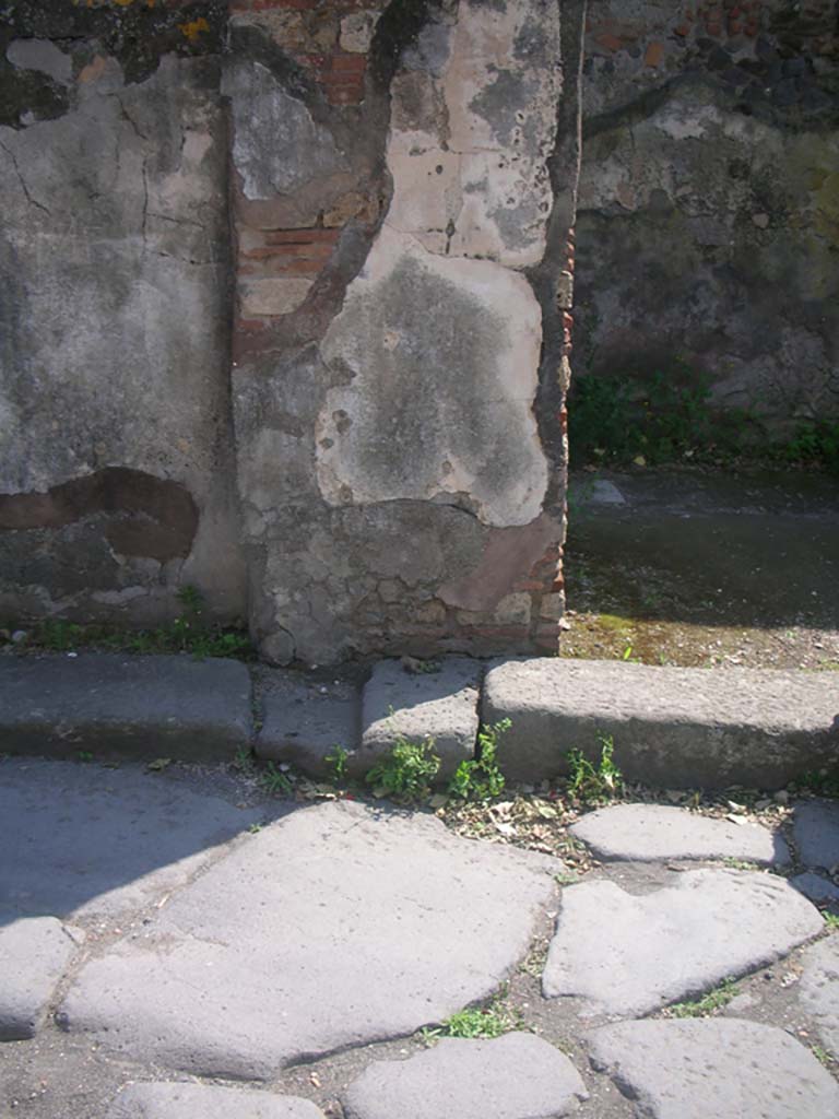 Pompeii Porta Ercolano or Herculaneum Gate. May 2006. East side. Looking East.