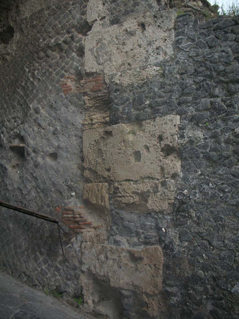 Porta Marina, Pompeii. May 2011.
Detail from south wall of tunnel for larger goods and animals. Photo courtesy of Ivo van der Graaff.