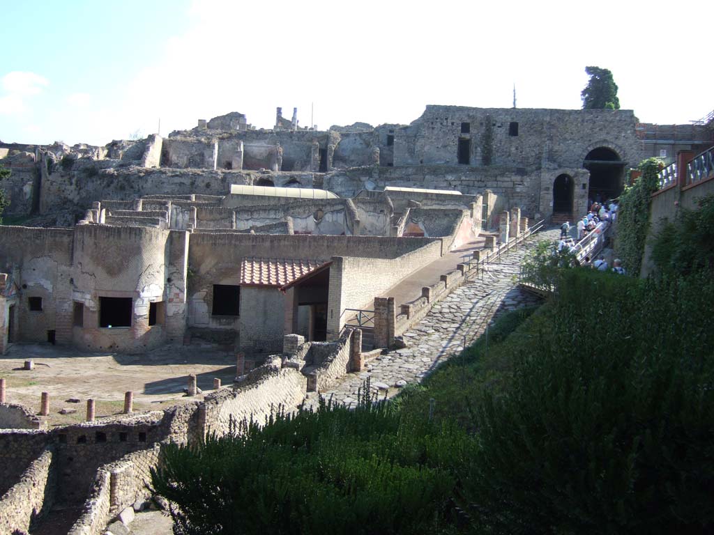 Pompeii Porta Marina. September 2005. Looking east along Via Marina to gate.