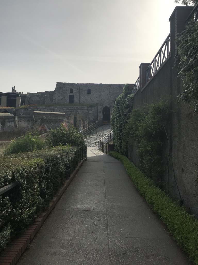 Pompeii Porta Marina. September 2005. Looking east along Via Marina.
