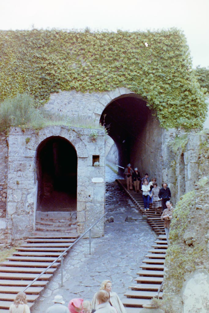 Pompeii Porta Marina. Old postcard. Photo courtesy of Drew Baker.