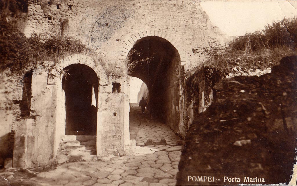 Pompeii Porta Marina. December 2006. Benches on left of gate.