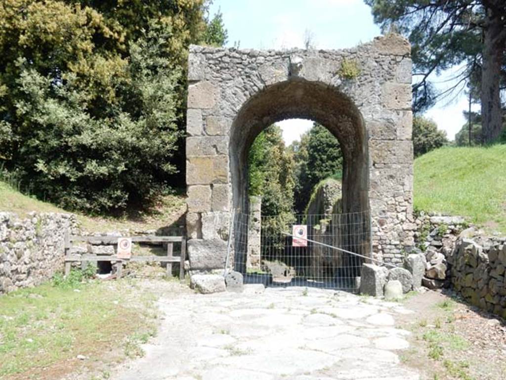 Pompeii Porta Nola. May 2010. Steps at north side of gate.