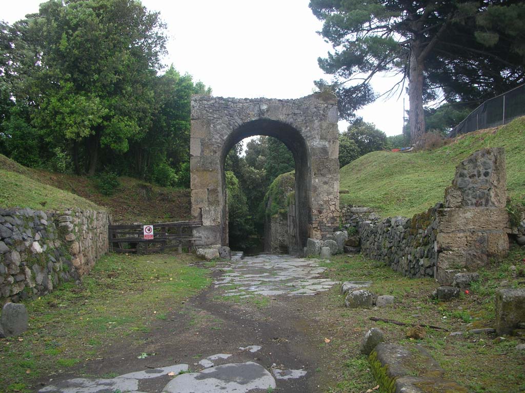 Pompeii Porta Nola. May 2006. On the North side of the Nola Gate.