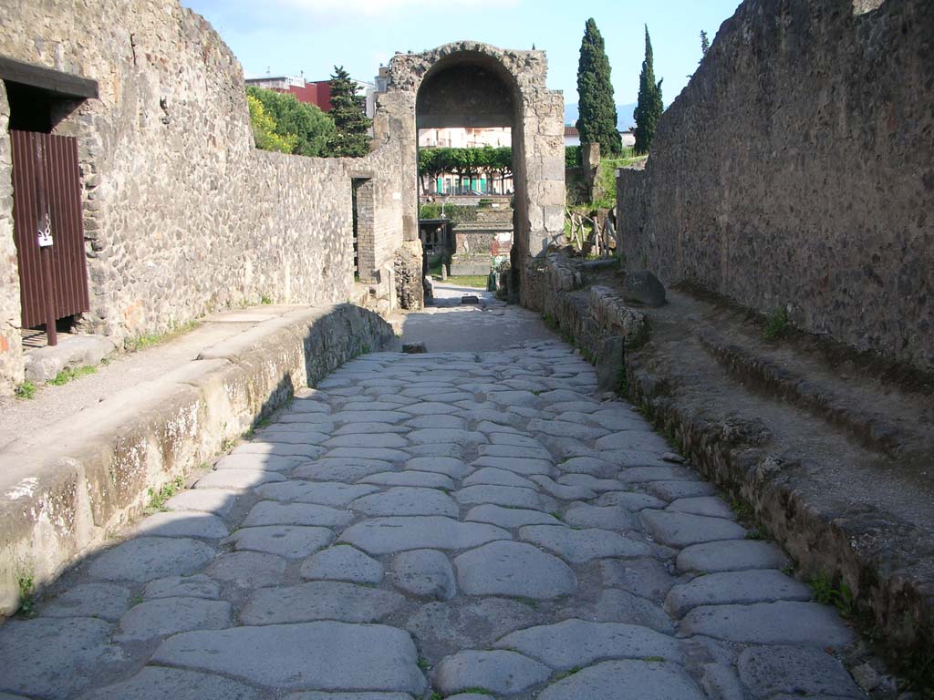 Porta di Nocera or Nuceria Gate, Pompeii. May 2010.
Looking south on Via di Nocera towards gate. Photo courtesy of Ivo van der Graaff.