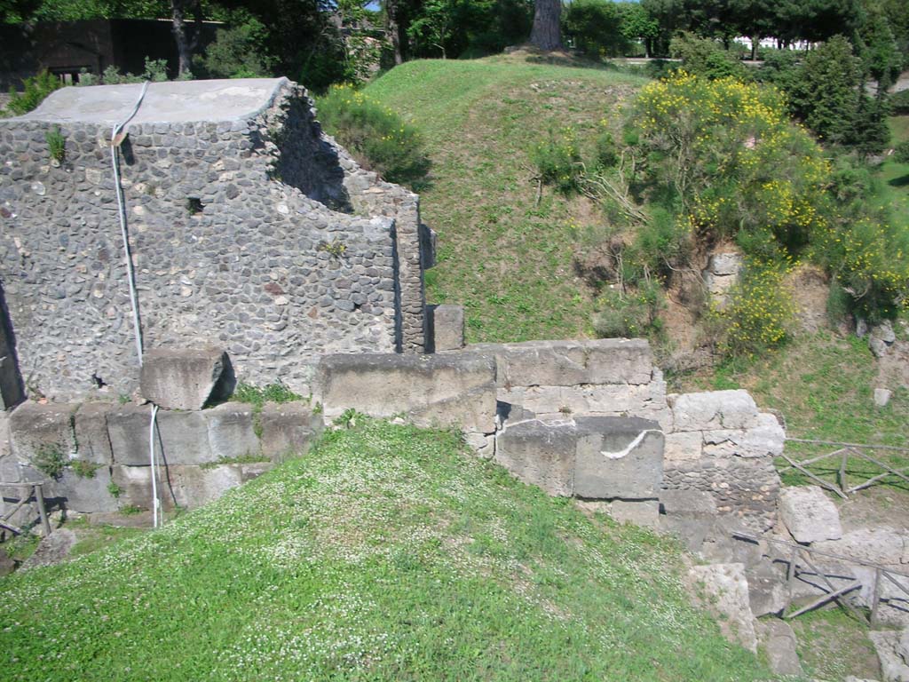 Porta di Nocera or Nuceria Gate, Pompeii. May 2010.
Looking east from west exterior of gate at south end from agger. Photo courtesy of Ivo van der Graaff.