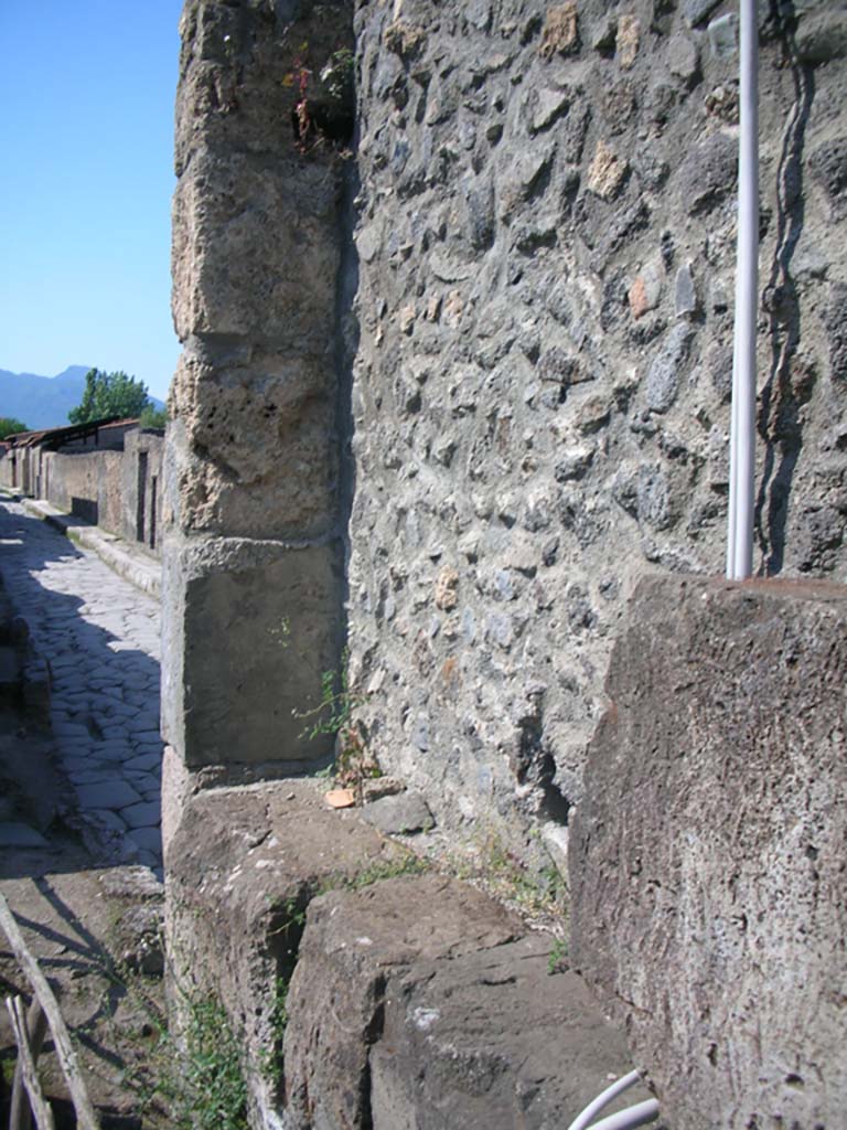 Porta di Nocera or Nuceria Gate, Pompeii. May 2010.
Looking north along west exterior wall of gate. Photo courtesy of Ivo van der Graaff.