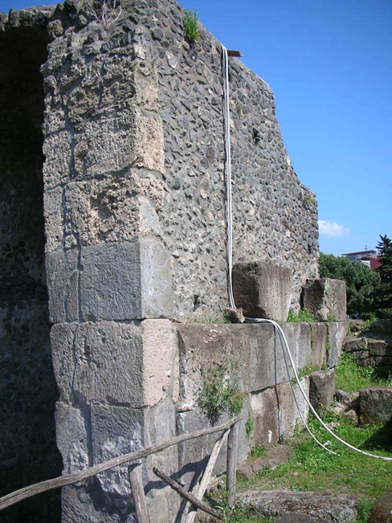 Porta di Nocera or Nuceria Gate, Pompeii. May 2010.
West exterior wall of gate. Photo courtesy of Ivo van der Graaff.