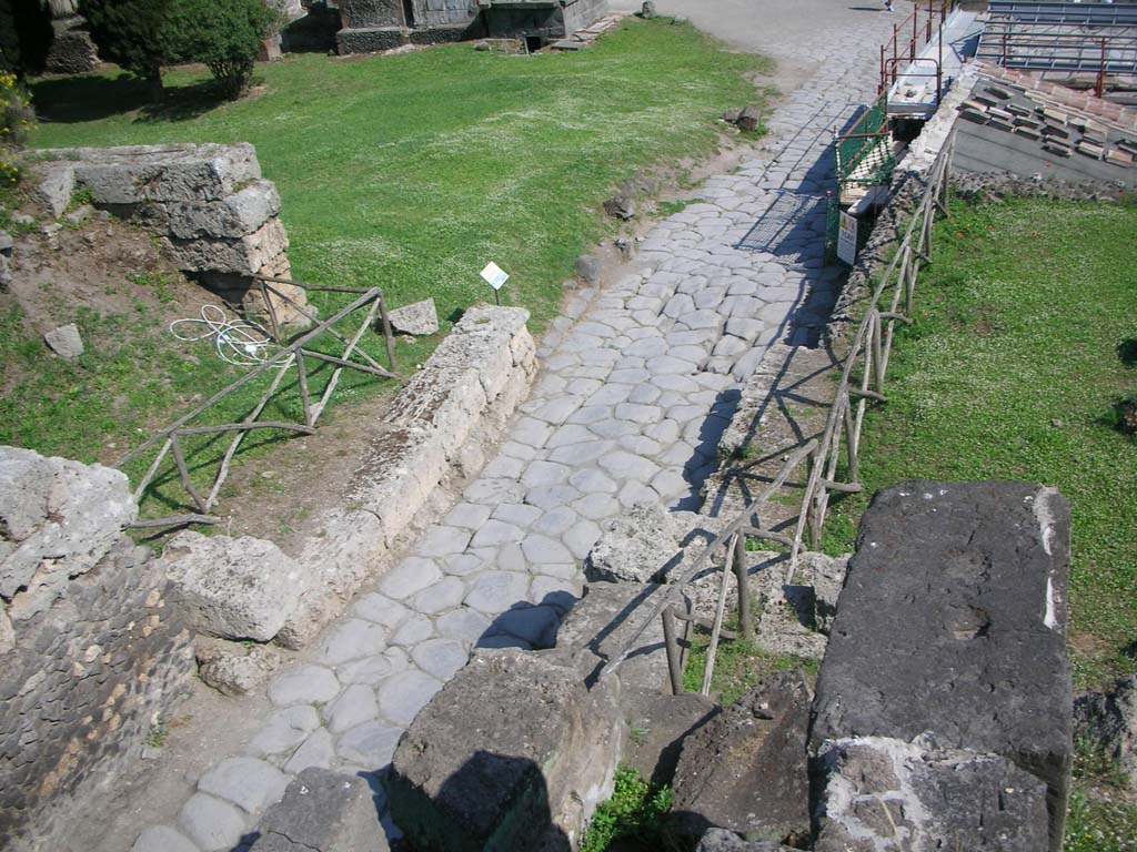 Porta di Nocera or Nuceria Gate, Pompeii. May 2010.
Looking south-east from upper west side, across site of city wall and gate on Via di Nocera. Photo courtesy of Ivo van der Graaff.