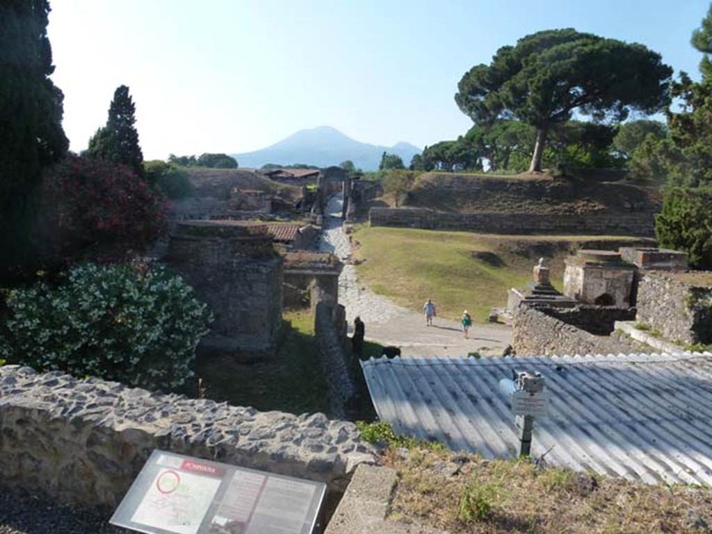 II.8 Pompeii. September 2004. Via di Nocera, looking south to Porta Nocera. I.20 on right.