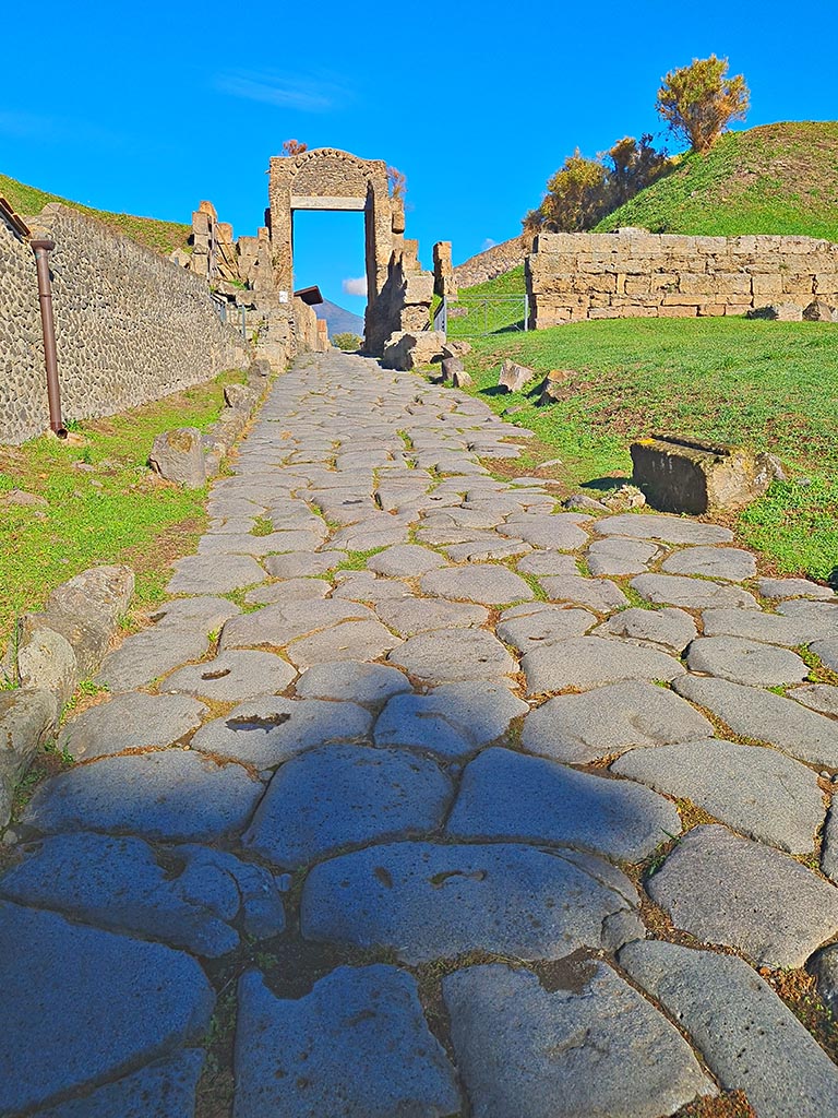 Pompeii Porta Nocera. December 2006. East side.