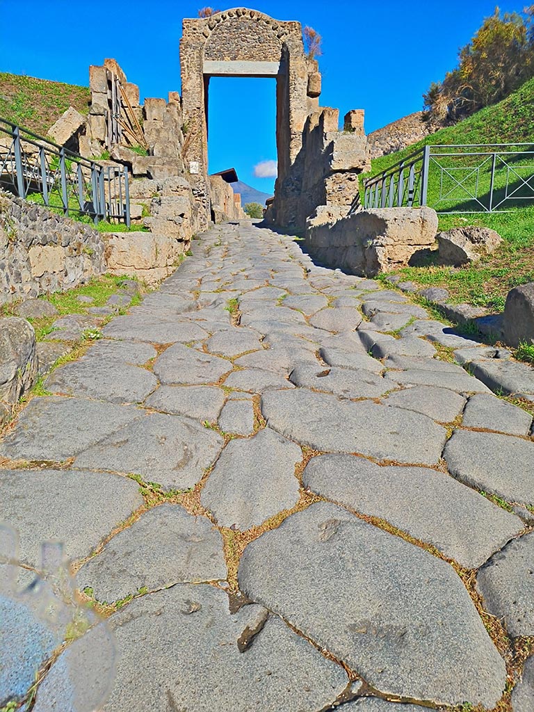 Pompeii Porta Nocera. December 2005. Steps at east side.