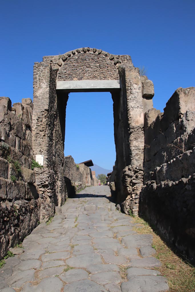 Pompeii Porta Nocera. December 2005. Looking out to south. Three gate post mountings can be seen on the ground under the gate.