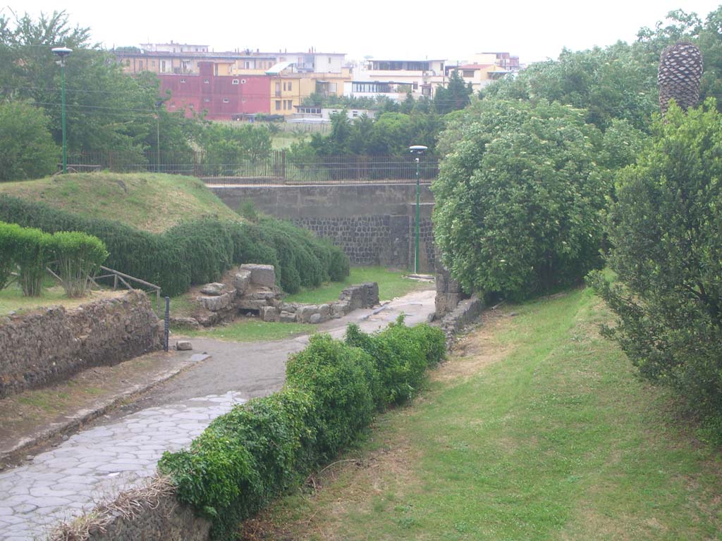 Porta Sarno or Sarnus Gate. September 2005. Looking out of the city along the south side.