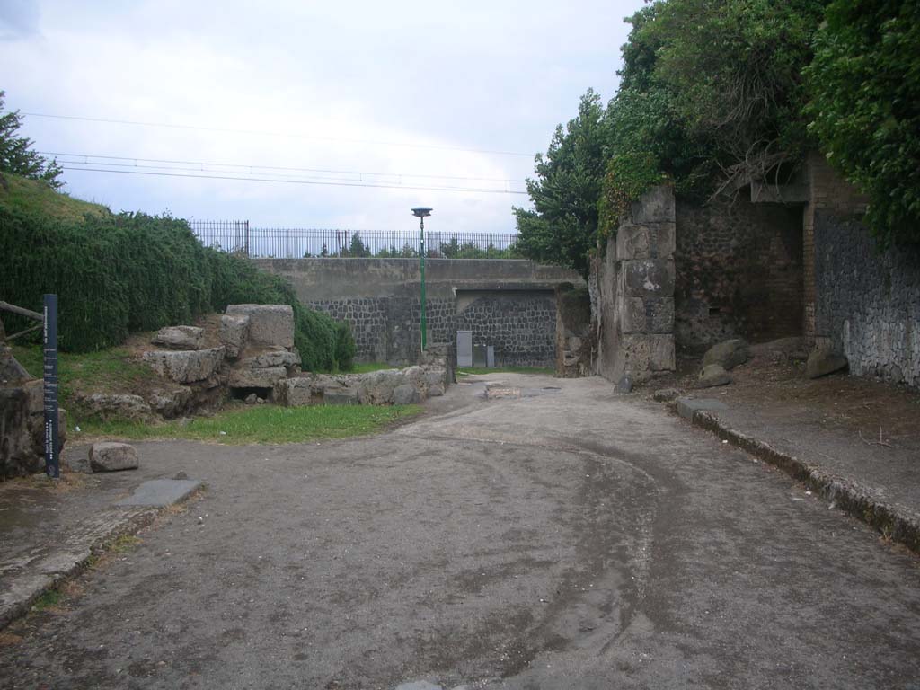 Sarnus Gate. September 2005. Looking west onto Via dell’Abbondanza.