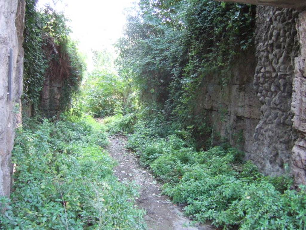 Pompeii Stabian Gate. September 2005. Looking south.