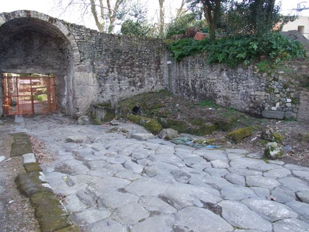 Pompeii Stabian Gate. March 2009.
North side of gate. Looking south with fountain in centre and drainage, to right of fountain, on west side.
