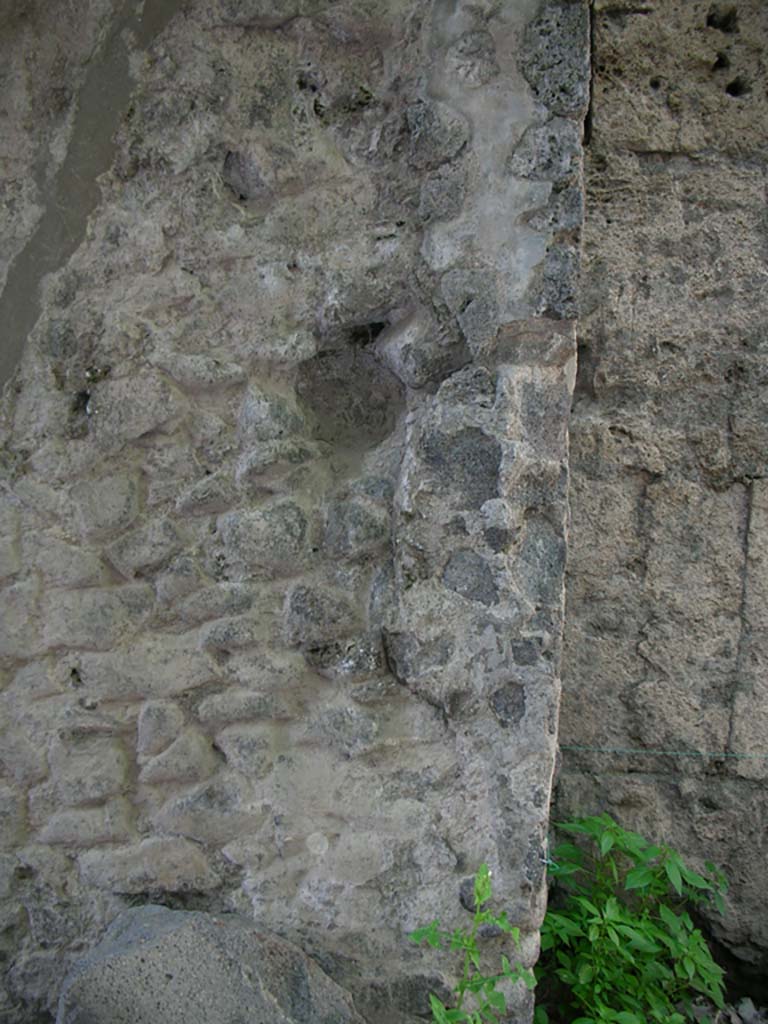 Porta Stabia, Pompeii. May 2010.
East wall, detail from east wall near gate at north end. Photo courtesy of Ivo van der Graaff.