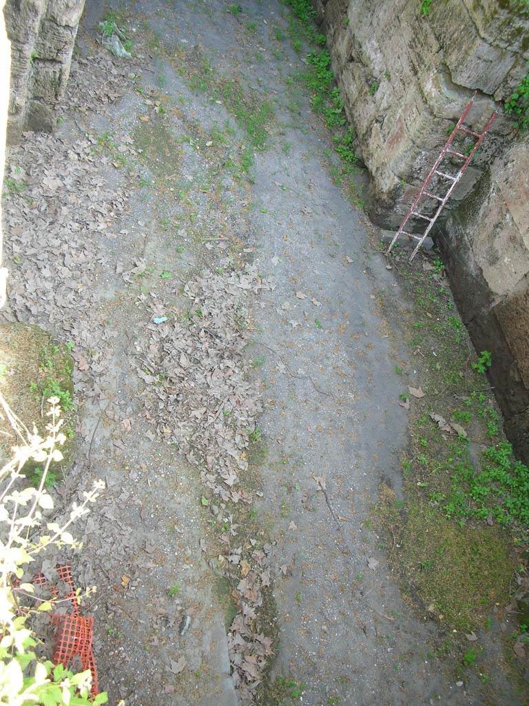 Porta Stabia, Pompeii. May 2010.
Flooring in gate, looking south from upper east side. Photo courtesy of Ivo van der Graaff.