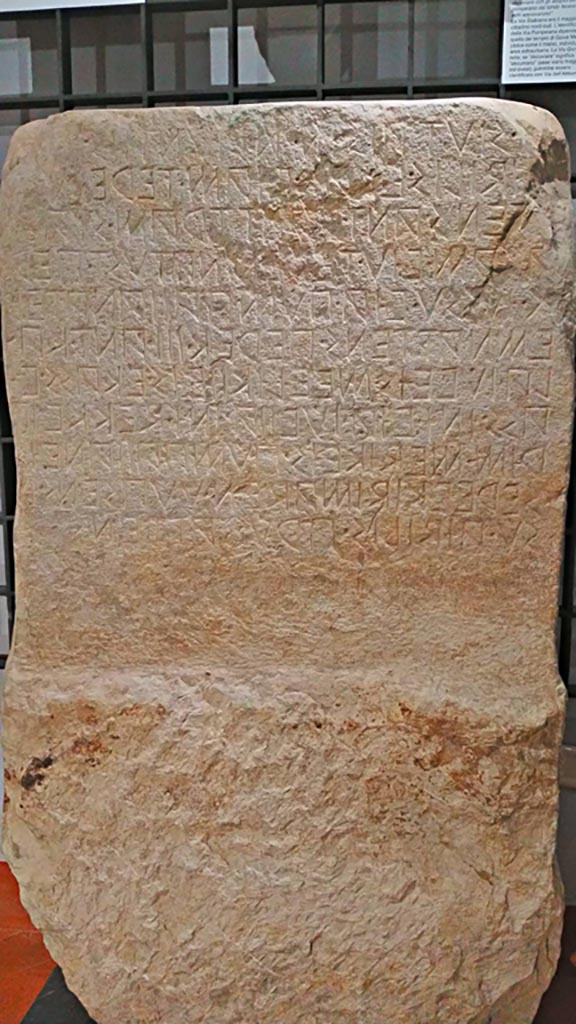 Stabian Gate, Pompeii.
Original limestone cippus written in Oscan alphabet, found situated in the hallway of the Porta Stabiana.
Now in Naples Archaeological Museum, inv. 114466. Photo courtesy of Giuseppe Ciaramella, June 2017.